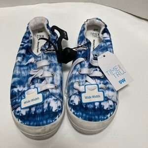 Time and Tru shoes 9 Wide